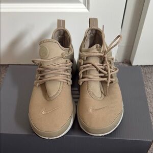 Nike Tan Sneakers